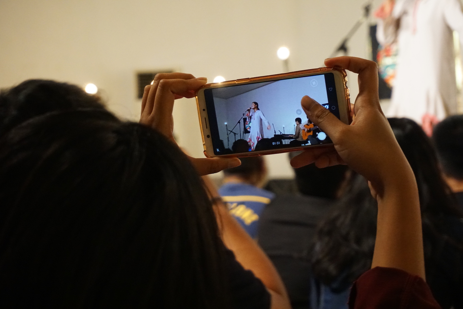 Romantika Panggung Kecil yang Intim