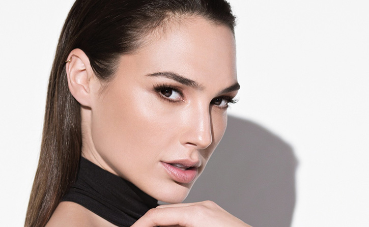 Gal Gadot : Si Cantik yang Hobby Motor