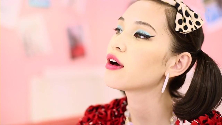 Si Cantik yang Percaya Diri, Kiko Mizuhara