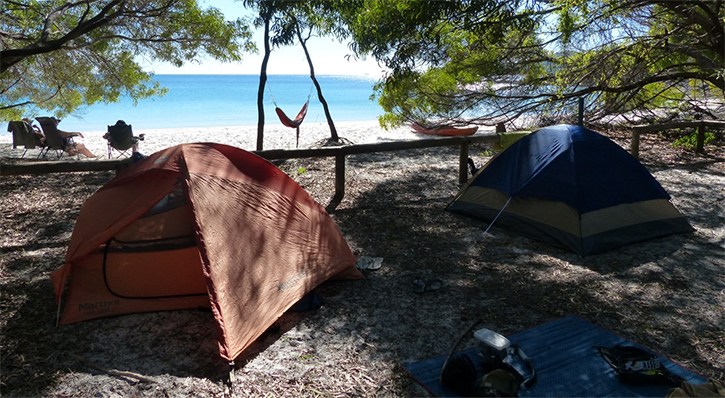 5 Beach-Camp yang Harus Lo Coba!