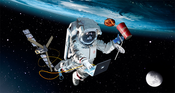 Mencoba Makan di Luar Angkasa