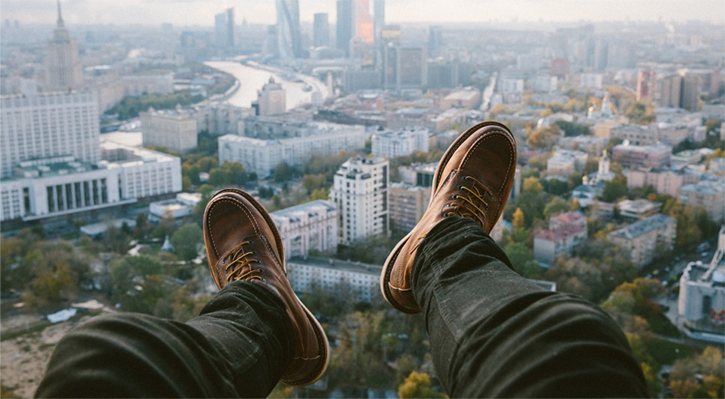 Travels the World with No Cash 