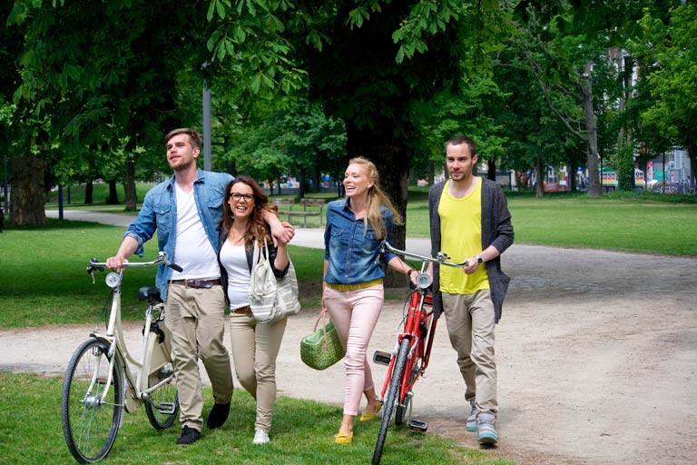 Bosan Dengan Kencan Biasa? Coba Double Date!