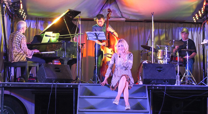 MLD Spot Stage Bus Jazz Tour 2015: Pentas yang Ringkas