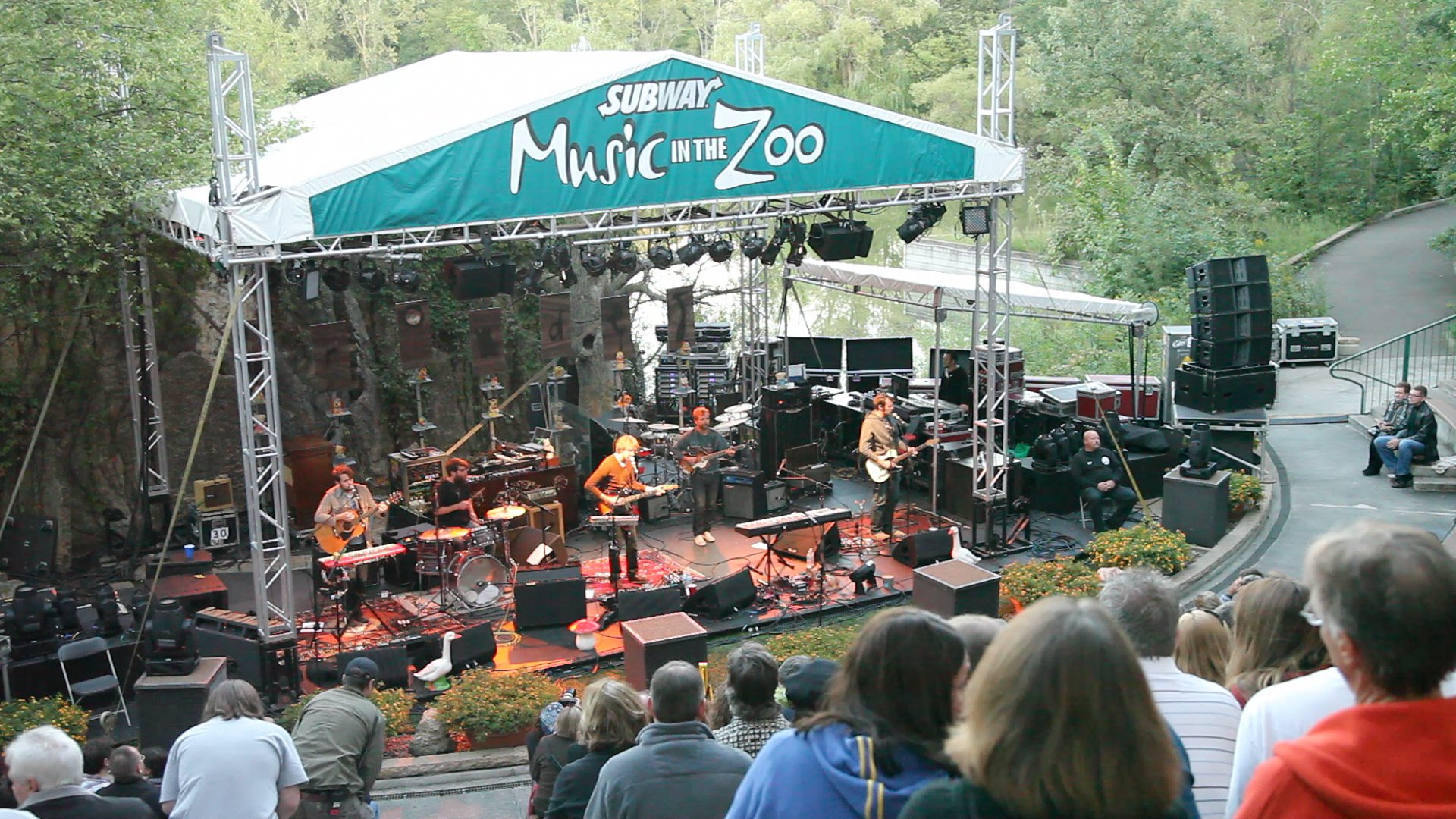 Nonton Musik Seru di Music in the Zoo