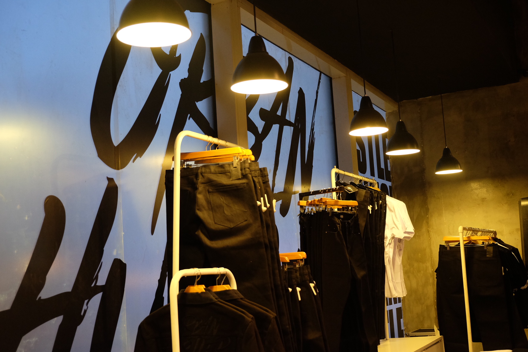 Urban Hustler: Makna Creative Collaboration with Sixteen Denim Scale