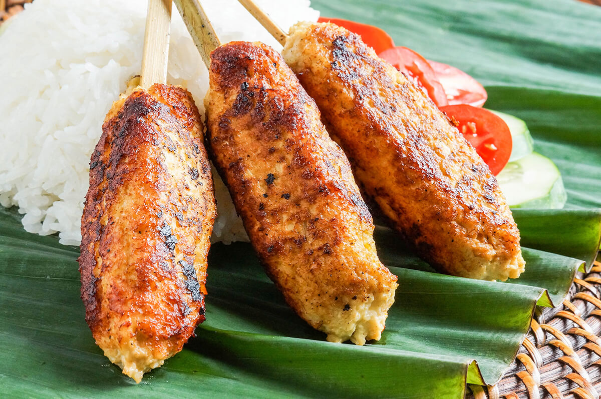 9 Makanan Khas Bali yang Enak Beserta Tempat Makan Enak di Bali 