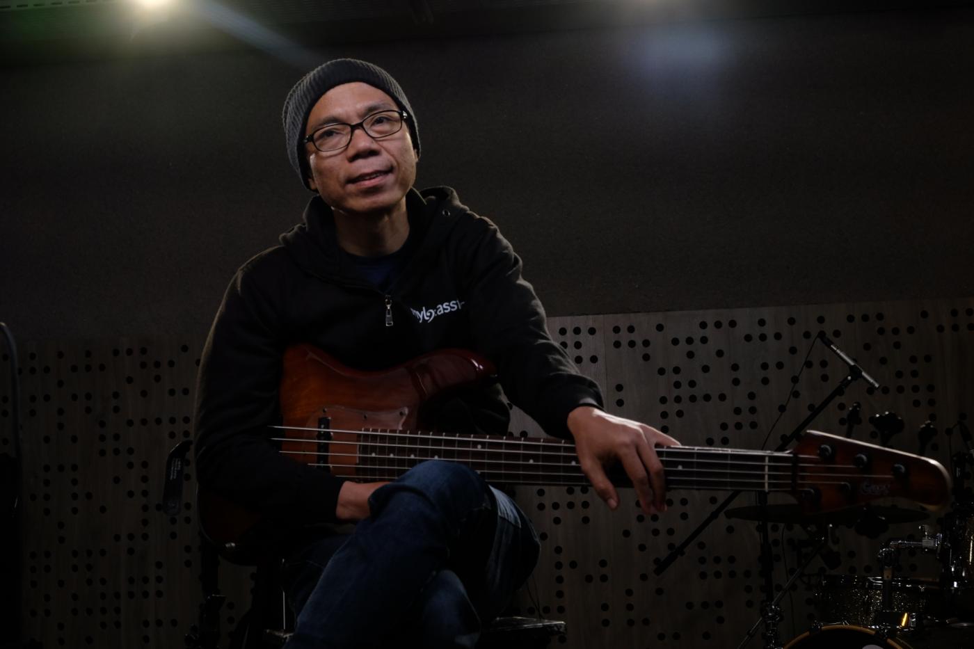 Indro Hardjodikoro Berbicara Bagaimana Menjadi Bass Player yang Handal