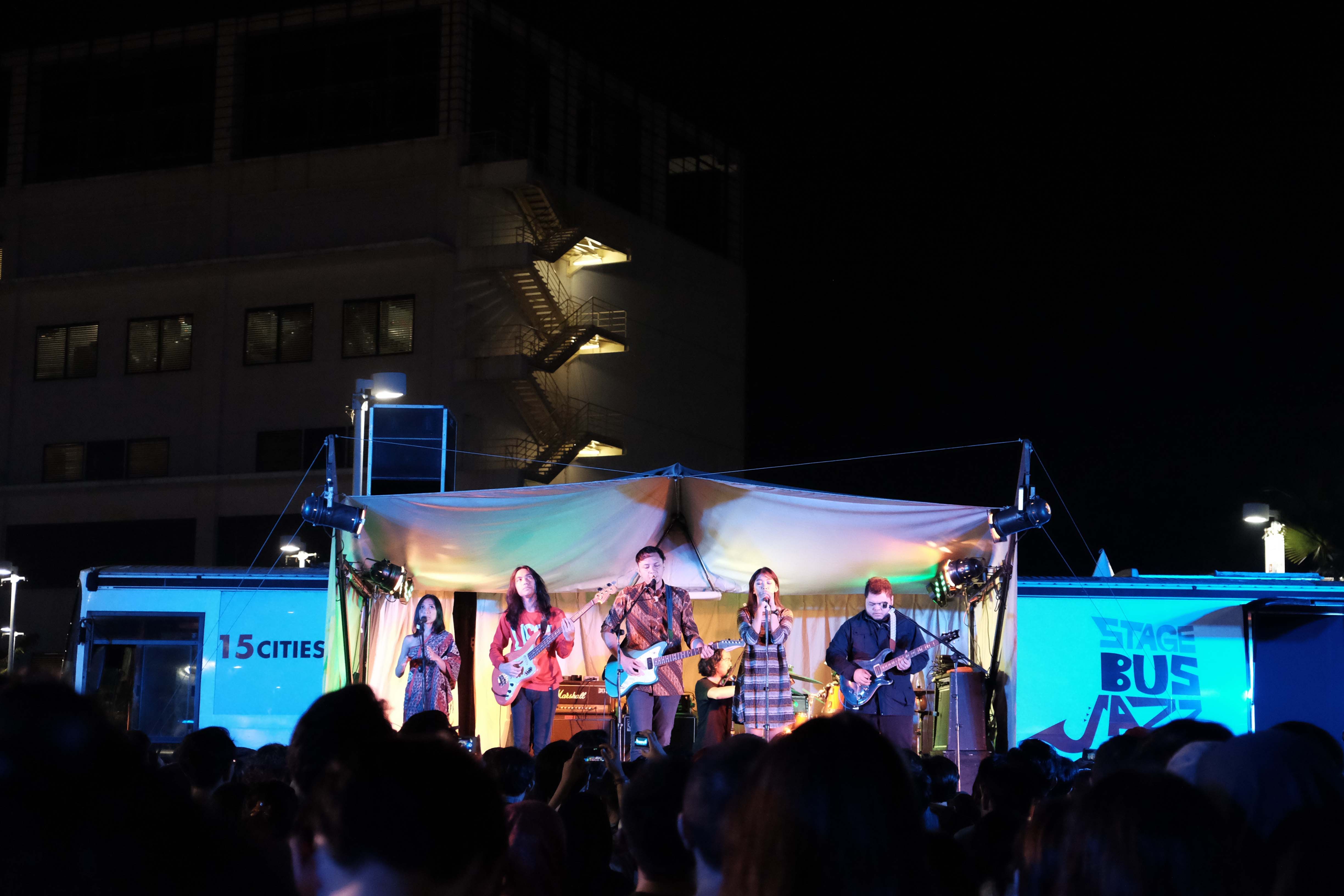 Panasnya Aksi Panggung Barasuara Di Stage Bus Jazz Tour 2016 Bekasi