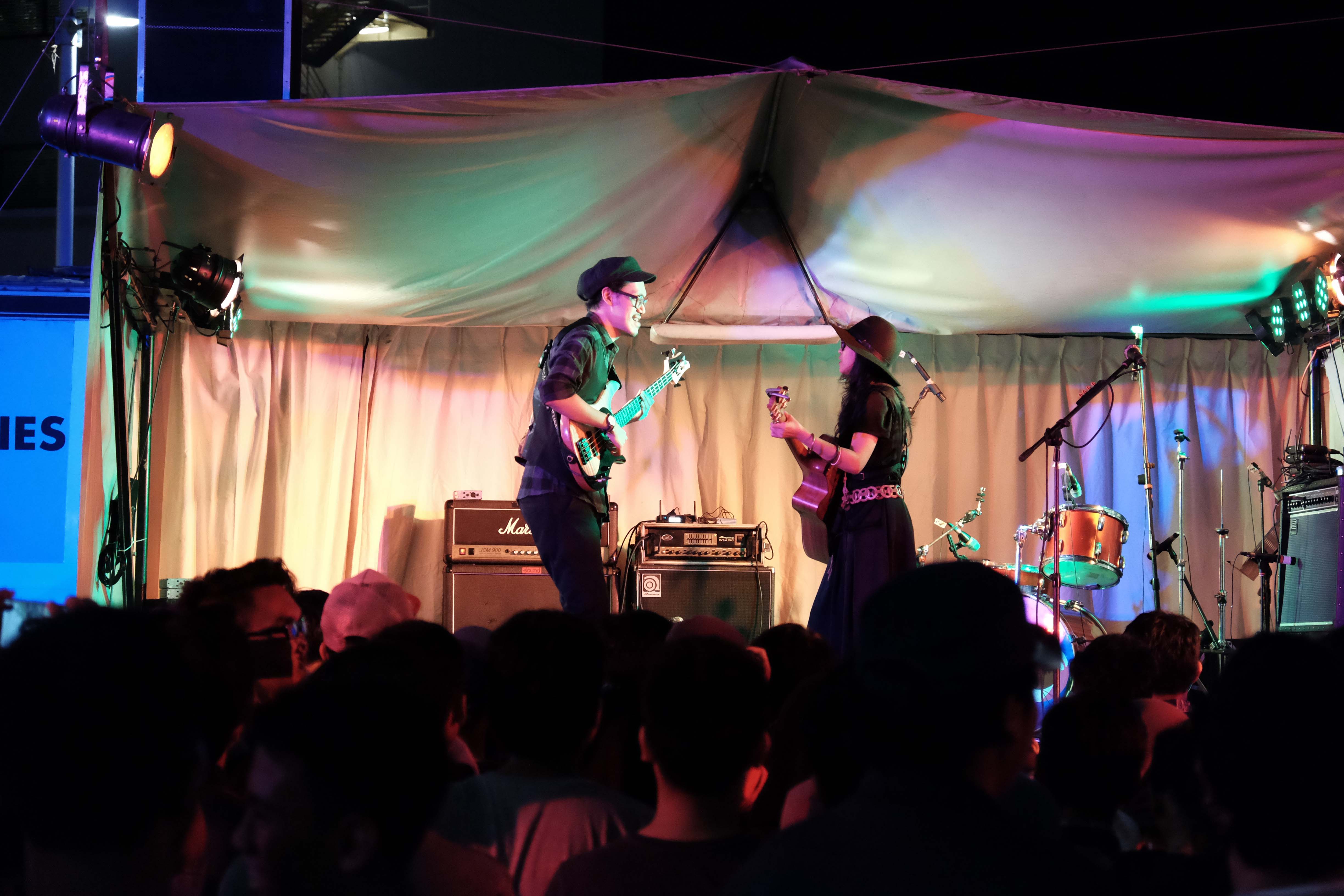 Endah N&#039; Rhesa Tebar Keromantisan Saat Manggung