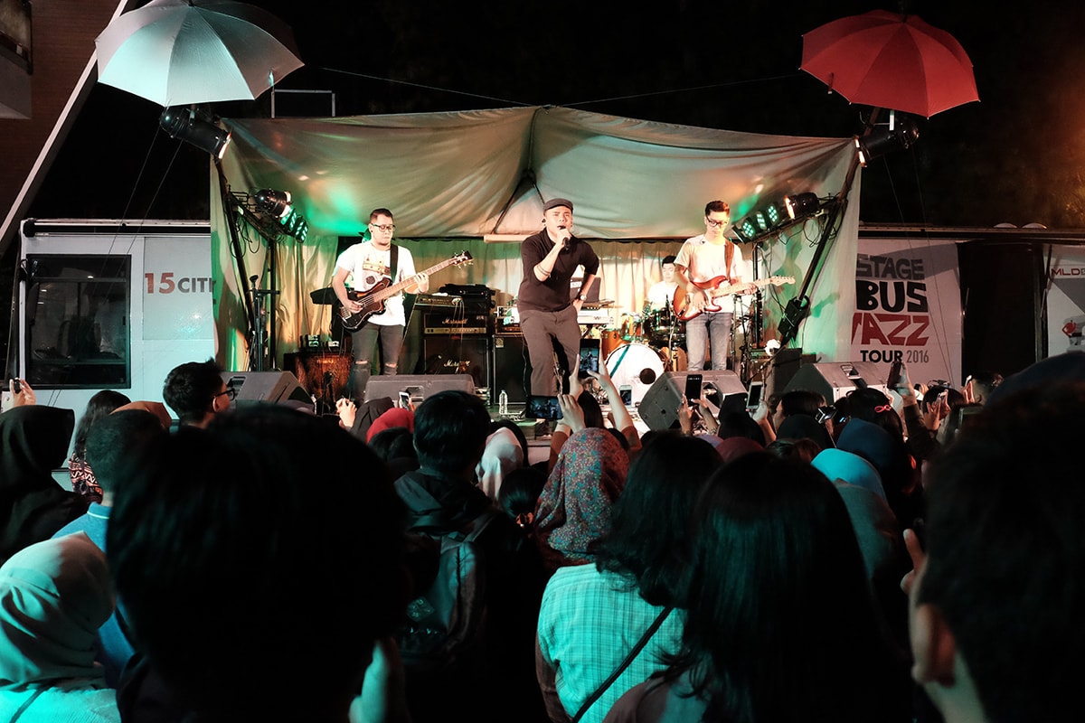 Nonton Stage Bus Jazz Tour 2017 Berhadiah iPhone 7!