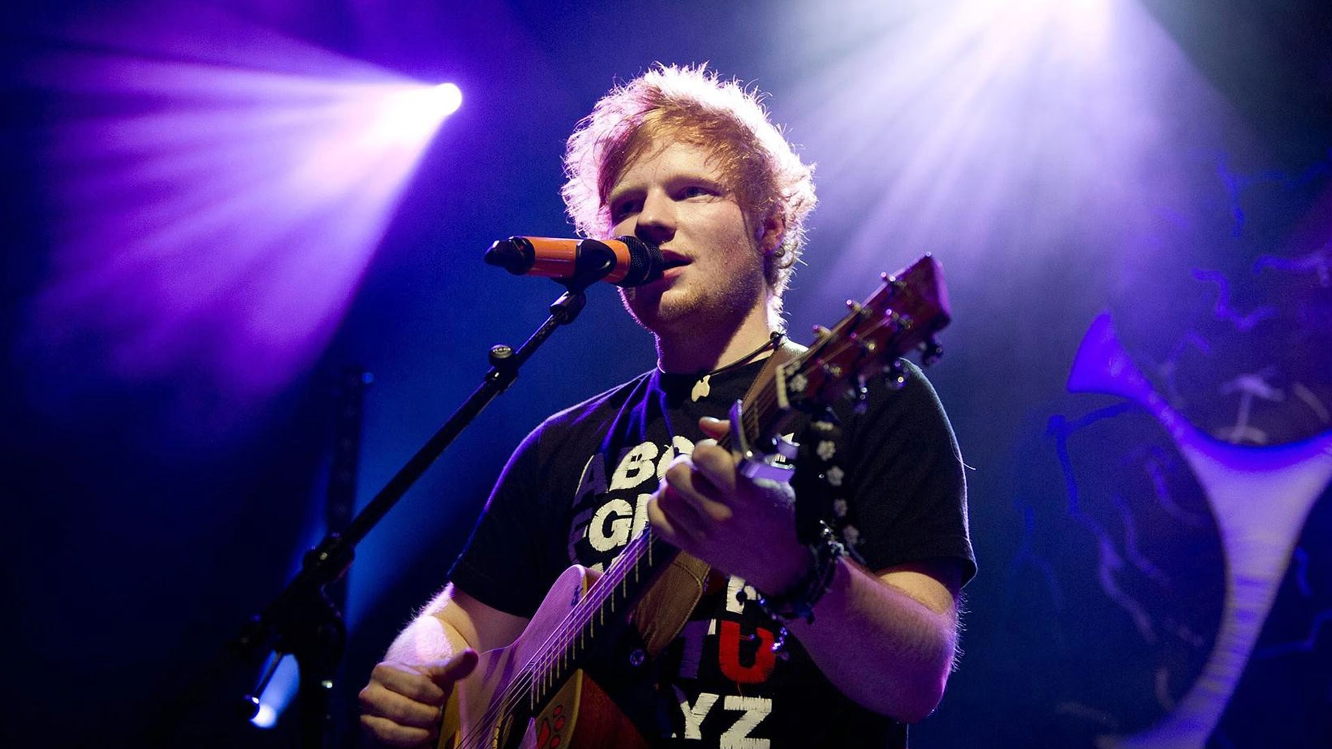 Tiket Konser Ed Sheeran Habis dalam 6 Jam, Fans Inginkan Konser Kedua