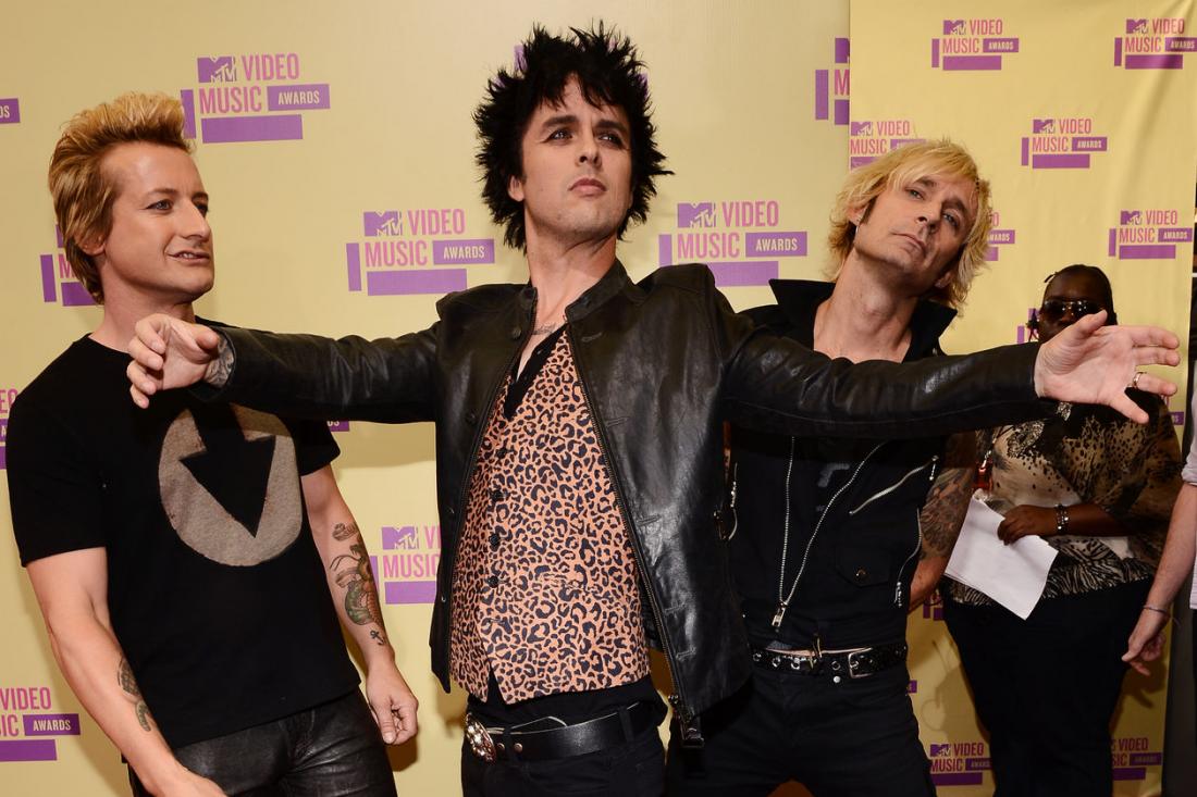 Album Terbaru Green Day “Revolution Radio”