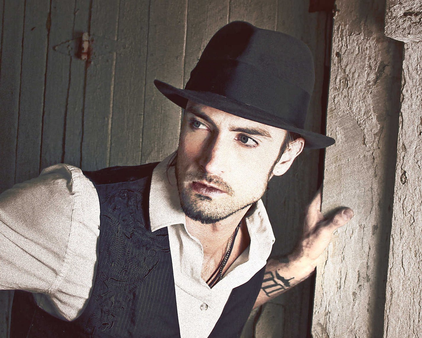 Memilih Topi Sesuai Bentuk Wajah