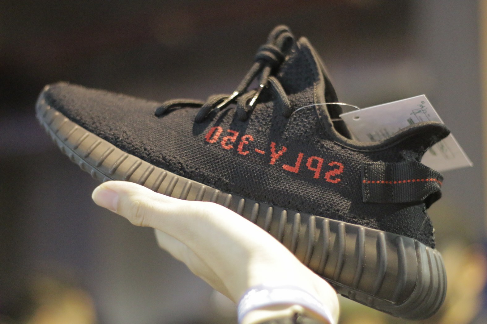 Raffle Adidas Yeezy Boost 350 V2 Black Red Menutup Acara Urban Sneaker Society