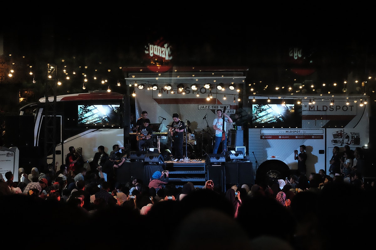 Lebih Erat Bersama Payung Teduh Di Stage Bus Jazz Tour 2017