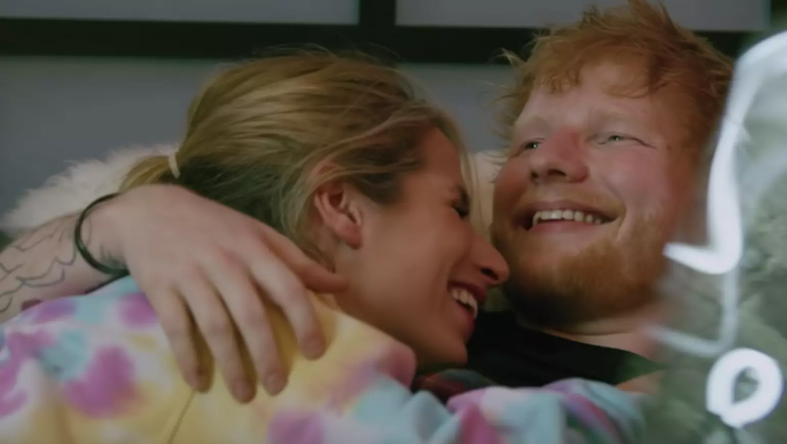 Romantisme Ed Sheeran dan Istri dalam MV Terbarunya: &quot;Put It All on Me&quot;