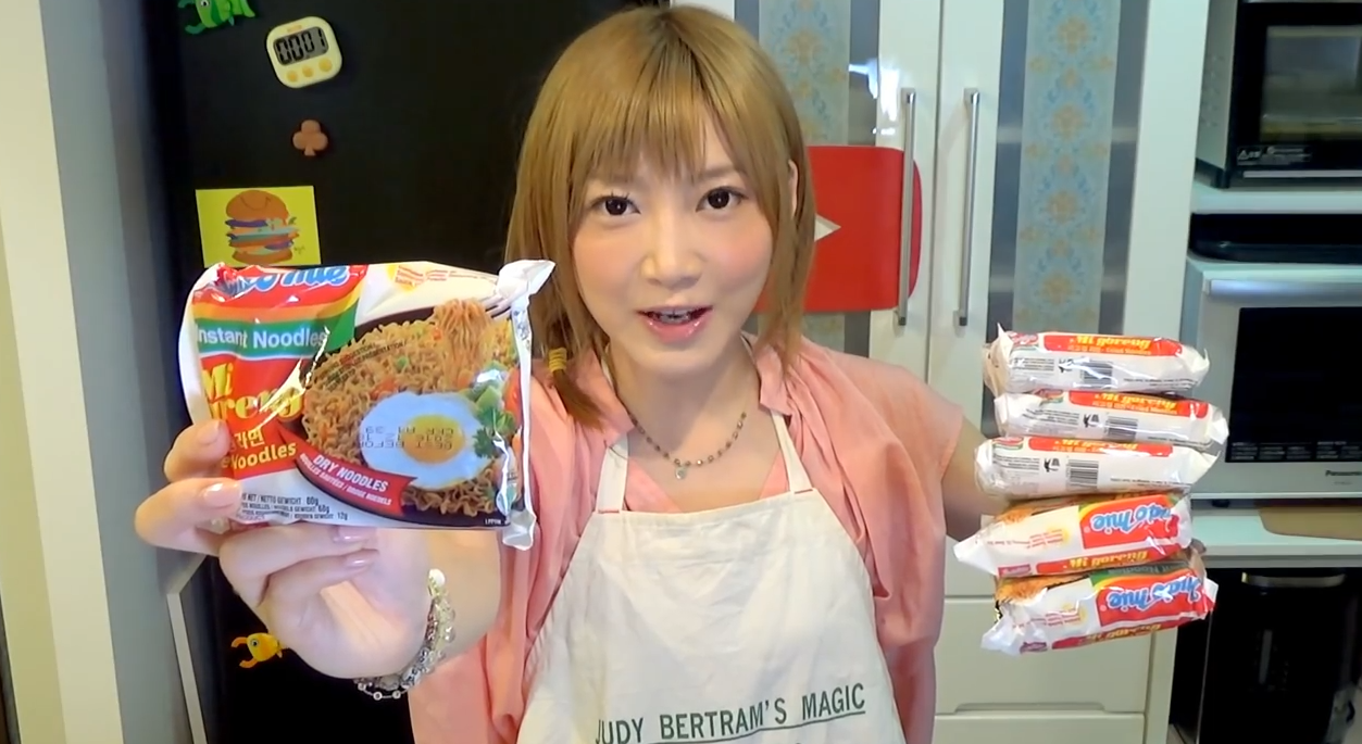 4 YouTuber Terkenal Dunia yang Sudah Mencoba Kenikmatan Indomie