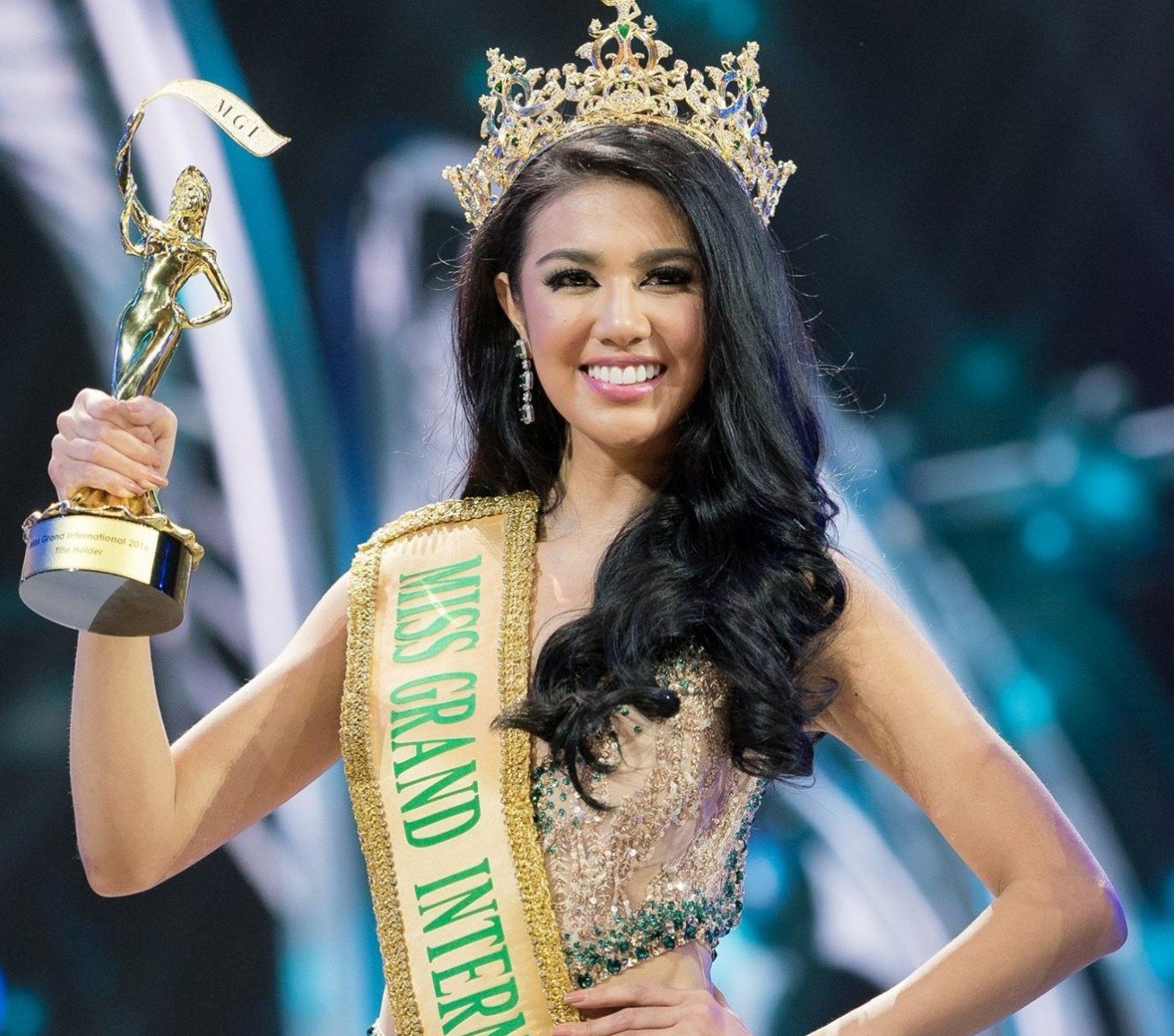 Ariska Putri Pertiwi Menang Miss Grand International 2016