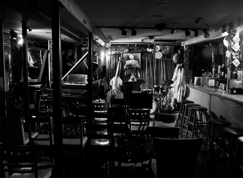 Intro, Kafe Jepang dengan Musik Jazz Terbaik