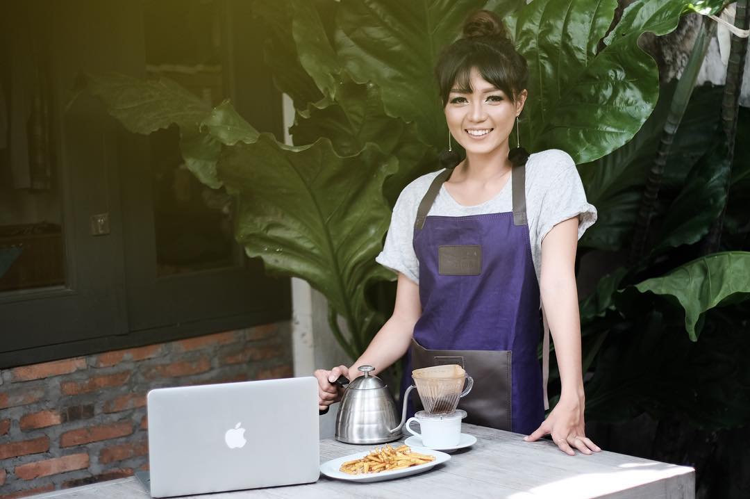 Pengunjung Tirana Art and Kitchen bisa belajar teknik menyeduh kopi sesuai selera