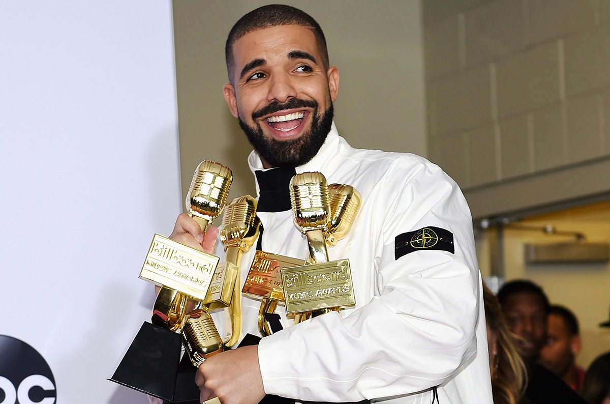 Drake Menangi &quot;Semua&quot; Kategori Billboard Music Awards 2017