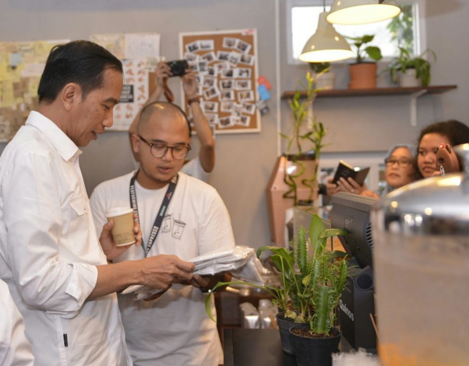 Mampir di Kedai Kopi di Cipete, Jokowi Apresiasi Cita Rasa Kopi Asli Indonesia
