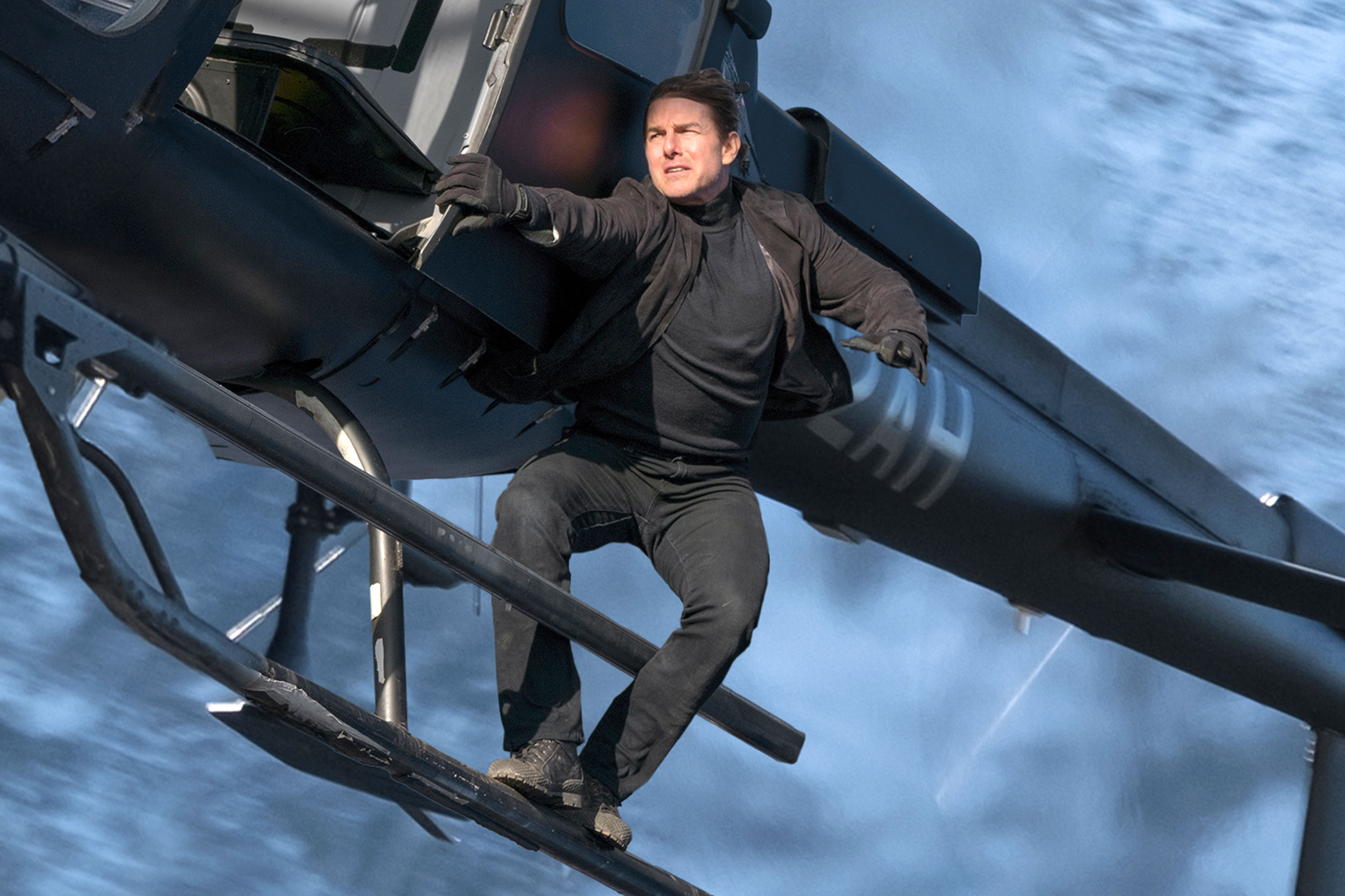 Apa Kata Tom Cruise Ketika Kecelakaan Saat Lompat dari Helikopter?