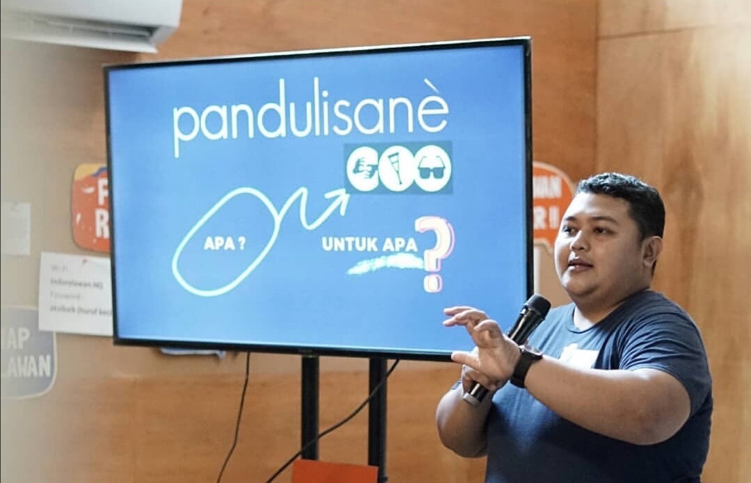 Pandu Wicaksono dalam sebuah acara sedang mensosialisasikan tentang komunitas rintisannya