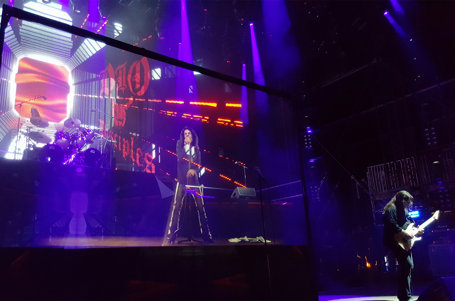 Tiba-Tiba Ronnie James Dio “Hidup” Kembali Lewat Hologram