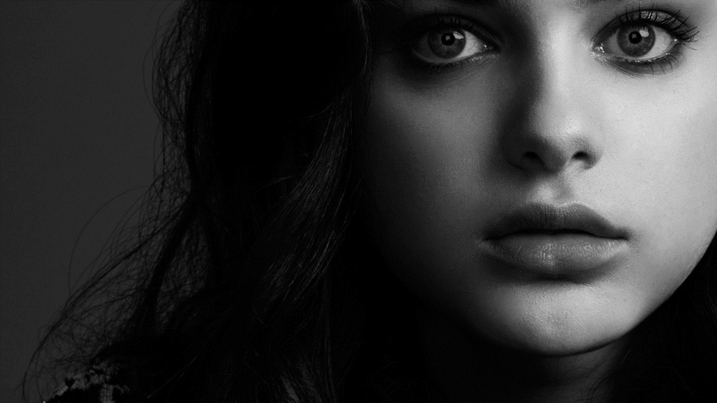 Si Cantik Bermata Kristal Odeya Rush