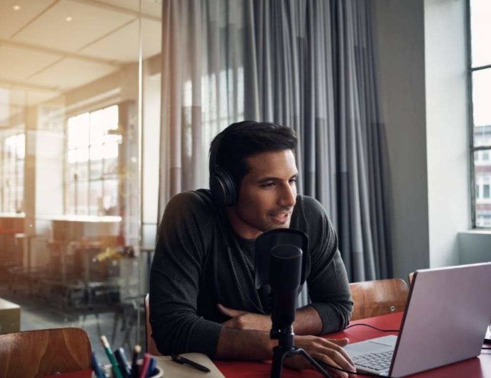 Cara Membuat Podcast Menarik dengan 5 Topik Anti-Mainstream